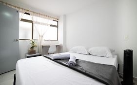 Descansa y Explora Habitación Privada en Medellín C